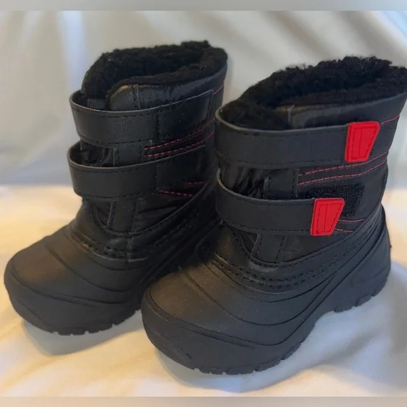 Black and Red Winter Boots - Picture 4 of 8